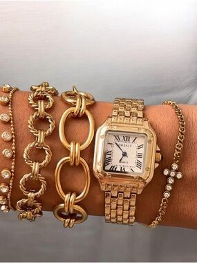 Gold Vintage Luxury Watch
Water Resistant